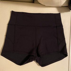 LULULEMON BOOTY SHORTS - 6 - BLACK